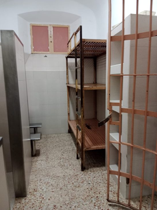 Interior de un chabolo de ingresos